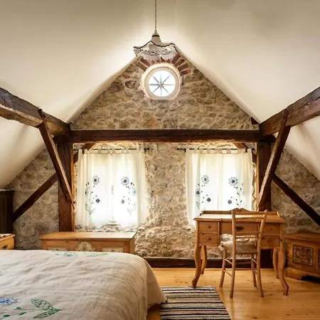 Traditional House Kal With Whirlpool Сasa de vacaciones