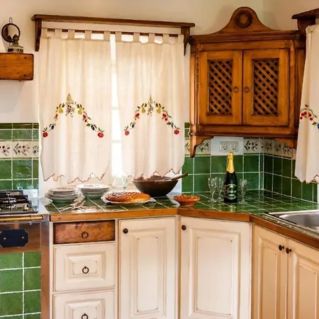 Сasa de vacaciones Traditional House Kal With Whirlpool Semic
