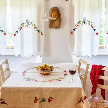 Сasa de vacaciones Traditional House Kal With Whirlpool *